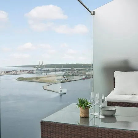 Breathtaking Ocean Views & Private Balcony *
