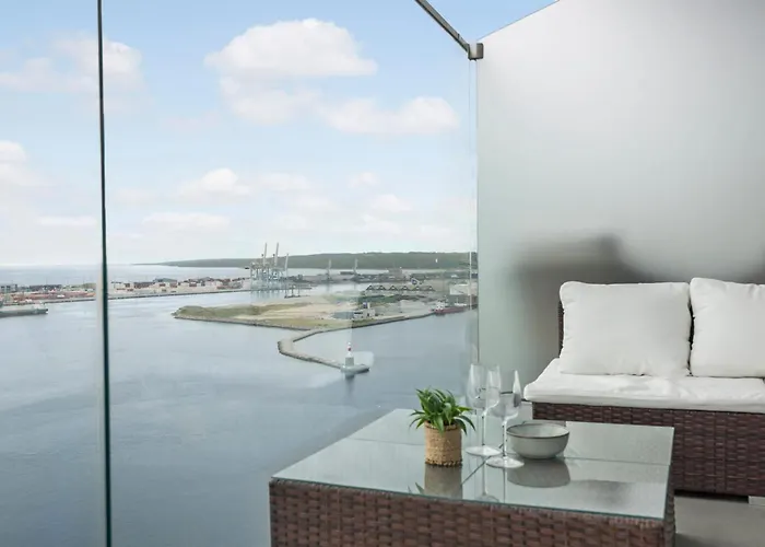 Endless Ocean Views With Private Balcony *