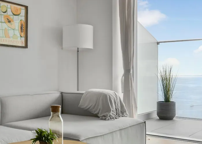 Endless Ocean Views With Private Balcony *