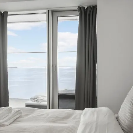 아파트 Breathtaking Ocean Views & Private Balcony 오르후스