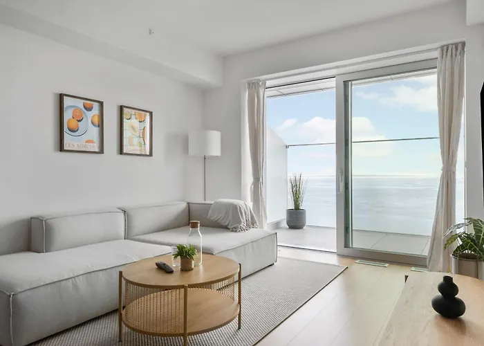 Endless Ocean Views With Private Balcony 오르후스